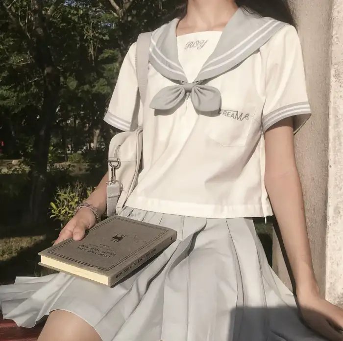 美人无泪